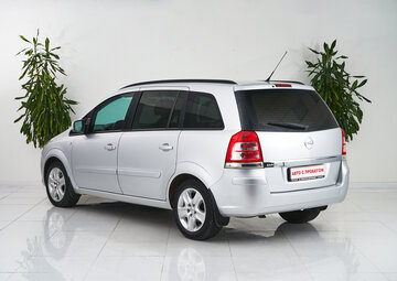 Opel Zafira Вид 4